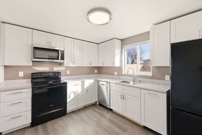 Building Photo - Remodeled 2-Bed 1-Bath Home in Park Hill!