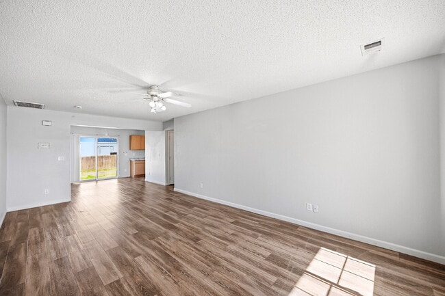 Building Photo - $2,495.95 - 3 Bed, 2 Bath Home in Denver with Central AC and Fenced in Yard!