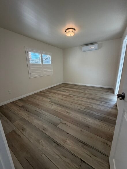 Master bedroom - 2540 E Dunes St