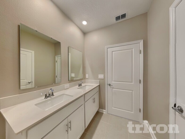 Building Photo - 734 Squire Ave