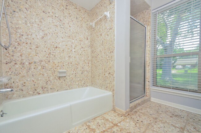 Building Photo - 2103 Winged Foot Dr