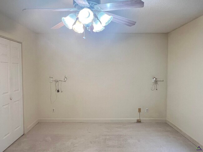 Building Photo - 115 Wedgewood Ct