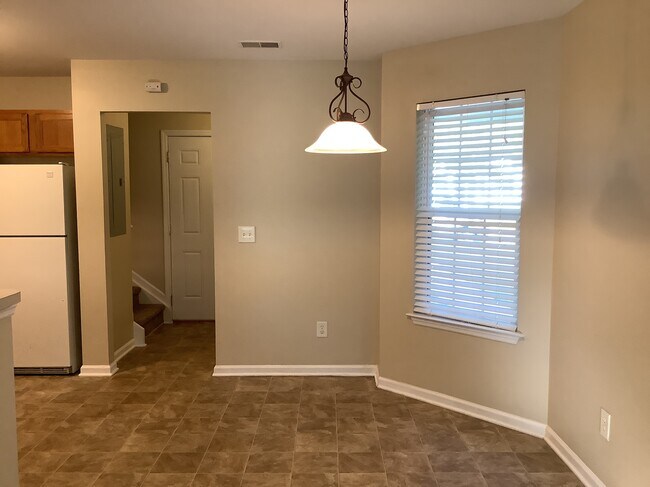 Building Photo - 7204 Weavers Way