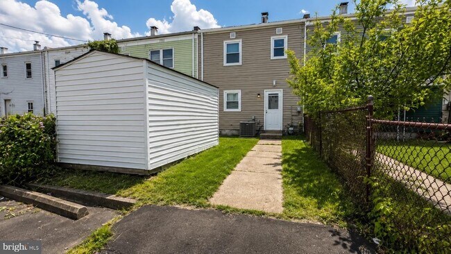Building Photo - 2420 Liberator St