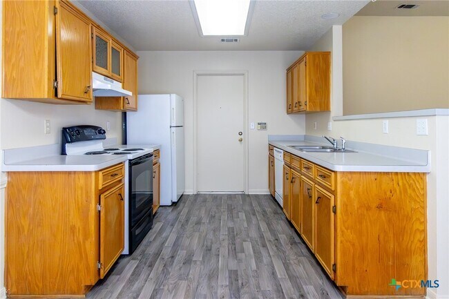 Building Photo - 2608 Coach Dr