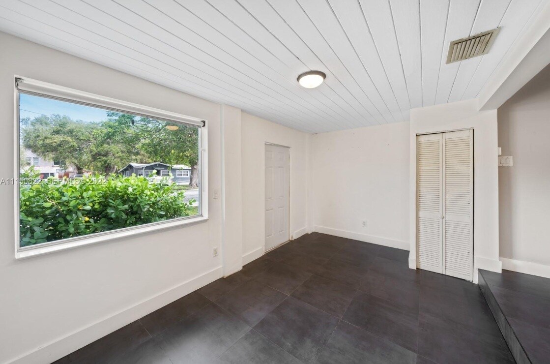 Building Photo - 546 NW 50th St