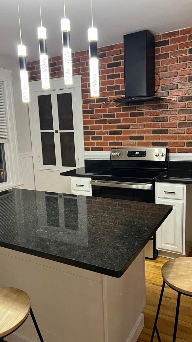 Building Photo - 90 Fairfax Rd