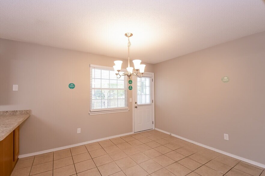 Building Photo - 10757 Spurs Ct