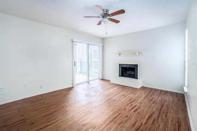 Building Photo - 18515 Egret Bay Blvd