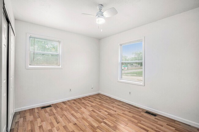 Building Photo - Beautiful 2BR/1BA Duplex in Independence!