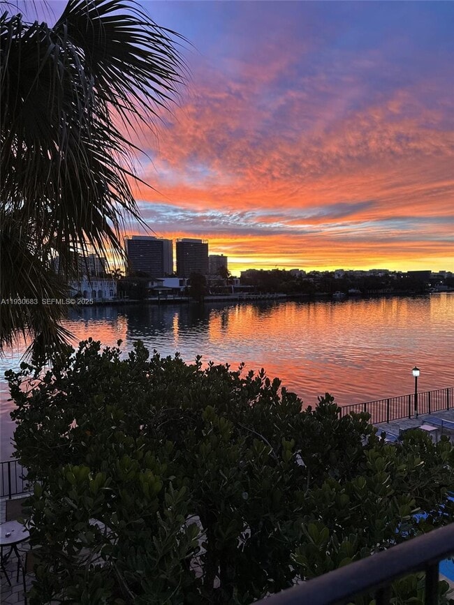 Building Photo - 10101 E Bay Harbor Dr