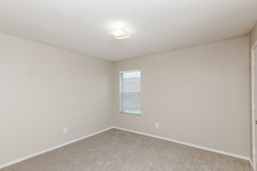 Building Photo - 1508 Queens Brook Ln