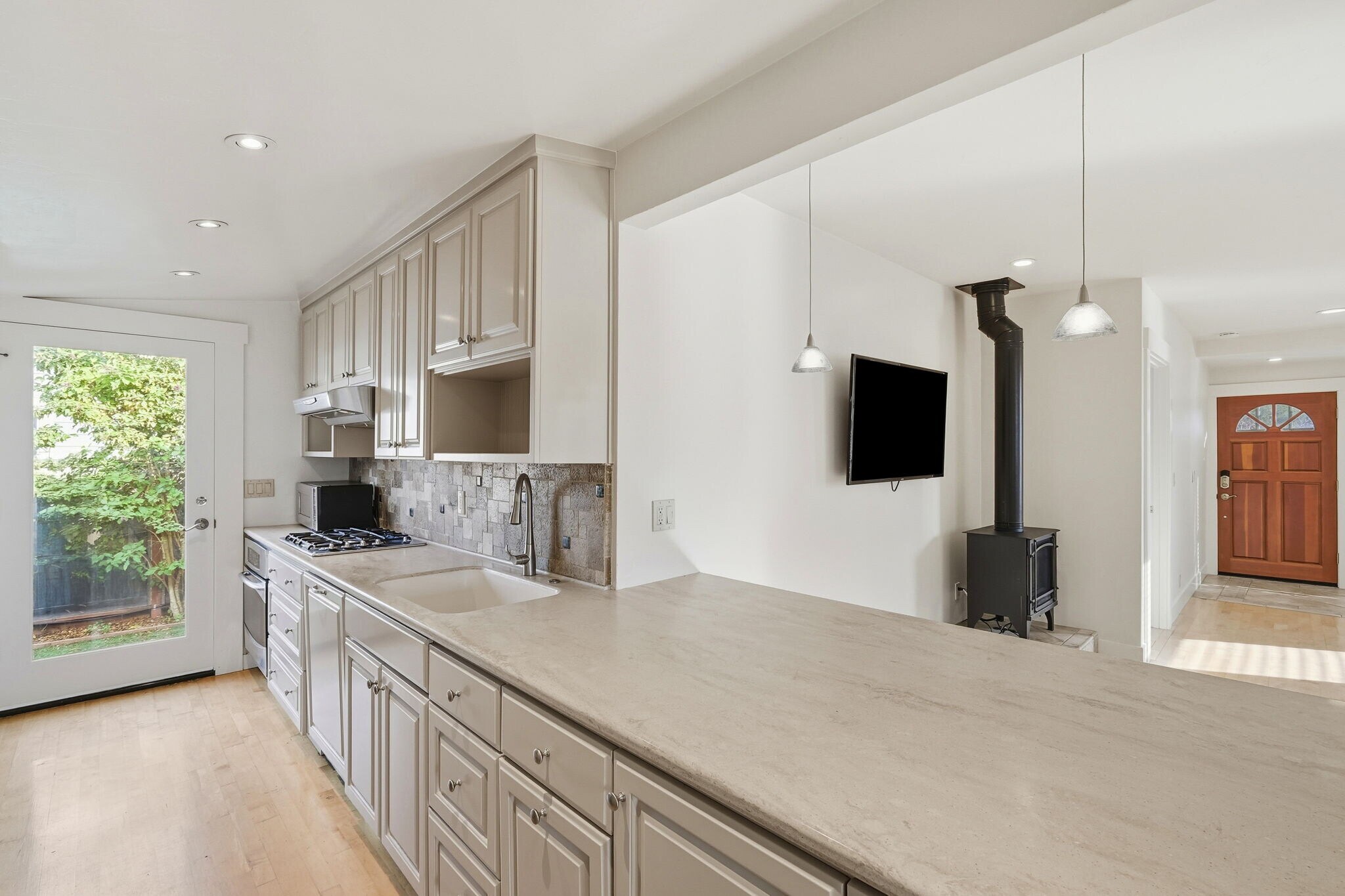 Building Photo - 603 Poplar Ave