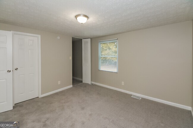 Building Photo - 7180 Buck Creek Dr