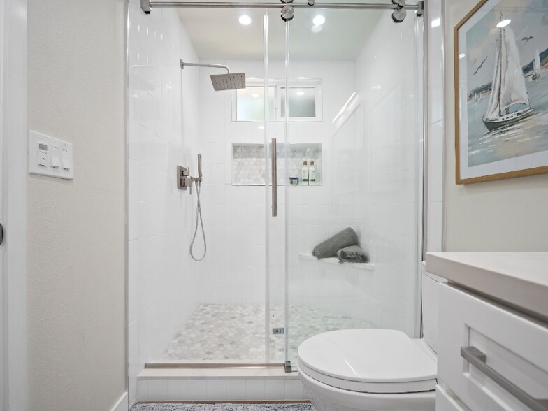 Building Photo - 608 Nottingham Dr