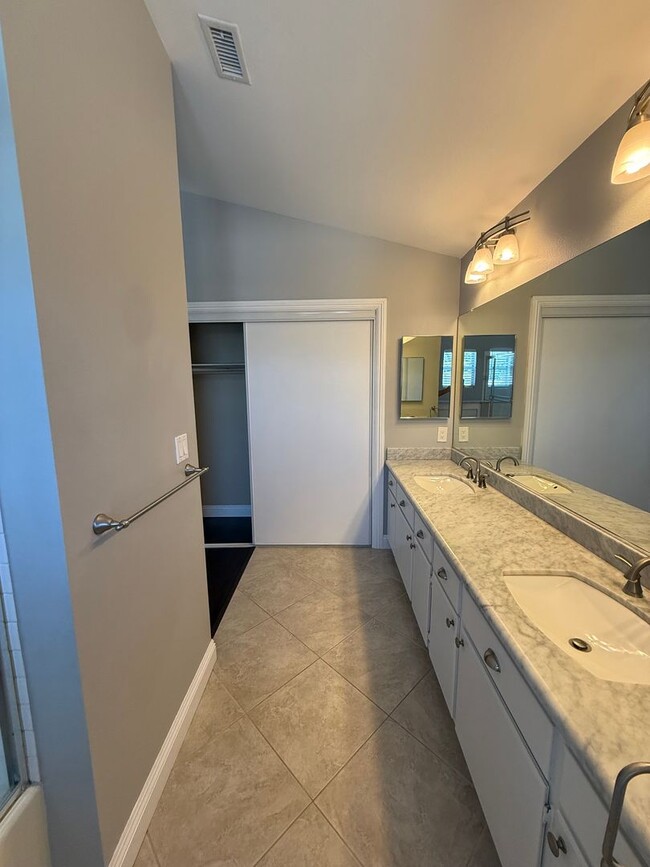 Building Photo - Beautiful home in Oxnard, CA