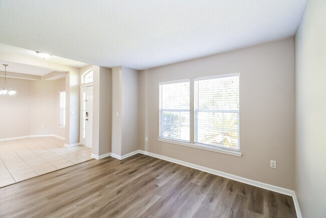 Building Photo - 10332 Marsh Hawk Dr