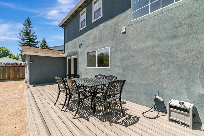 Building Photo - 2739 St Giles Ln