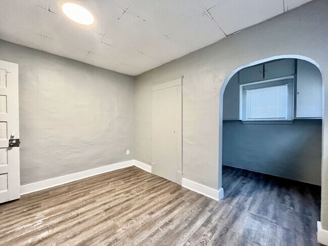 Building Photo - 855 Turner Ave