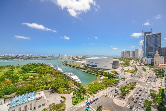 Building Photo - 900 Biscayne Blvd