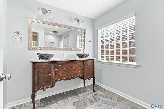 Building Photo - 161 Alderwood Dr