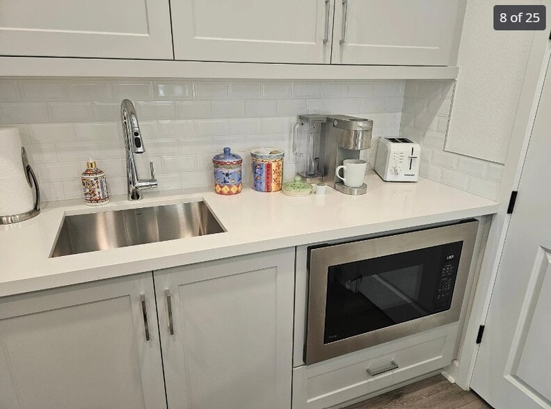 Full kitchenette with microwave and full size fridge - 607 Middlebrook Rd