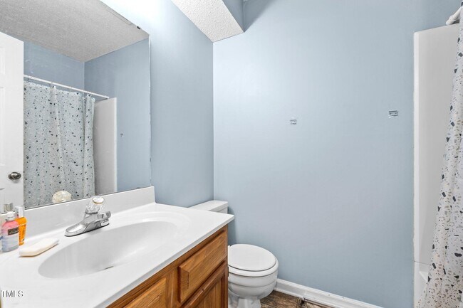 Building Photo - 702 Glendale Dr
