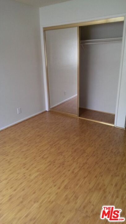 Building Photo - 411 N Kenmore Ave