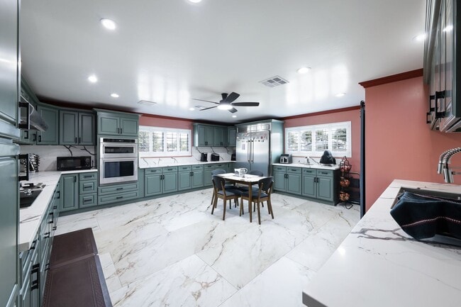 Building Photo - FOR RENT Fully Remodeled 4 Bed / 3 Bath Ho...