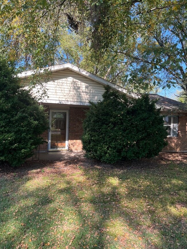 Primary Photo - Spacious 3 bedroom house in SW Springfield!