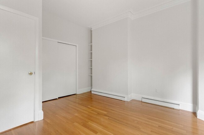 Building Photo - 182 W Brookline St