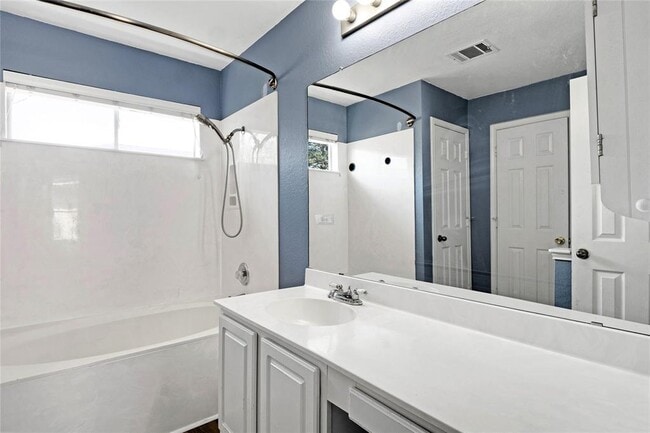 Building Photo - 3007 Rainy River Dr