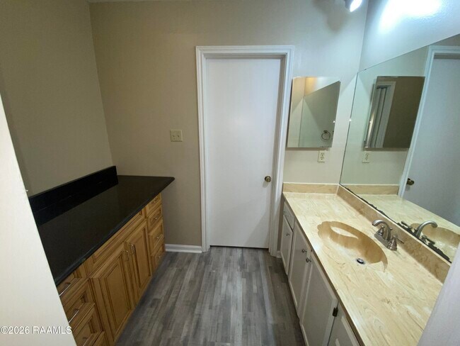 Building Photo - 5628 Moorstone Dr