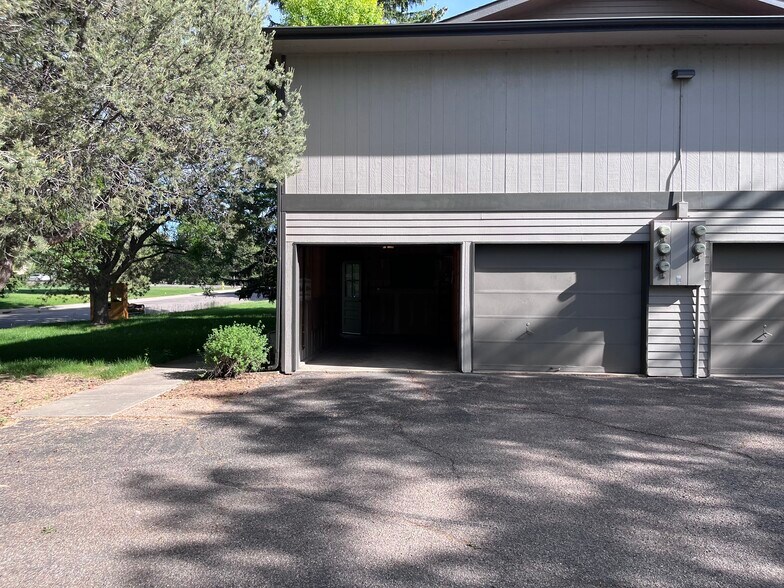 Building Photo - 2600 Parklake Ct