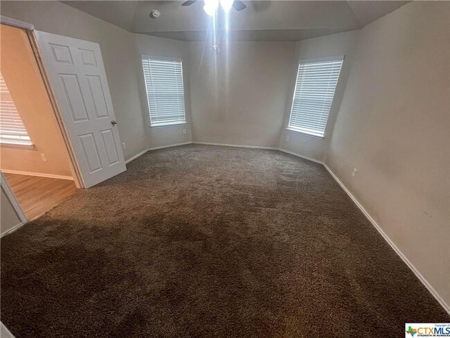 Building Photo - Lovely 3 bed 2 bath coming soon!