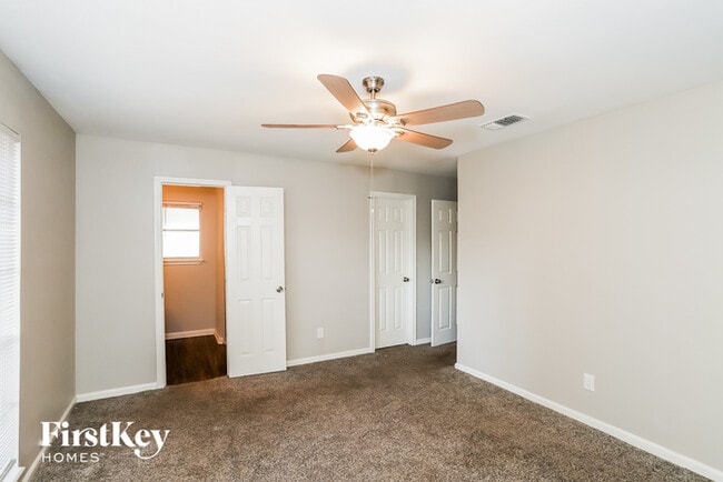 Building Photo - 4908 Meadowlark St