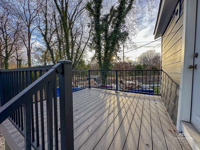 Building Photo - 529 Katonah Ave