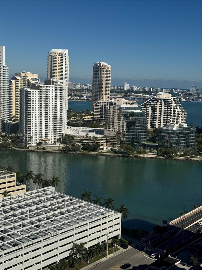 Building Photo - 950 Brickell Bay Dr