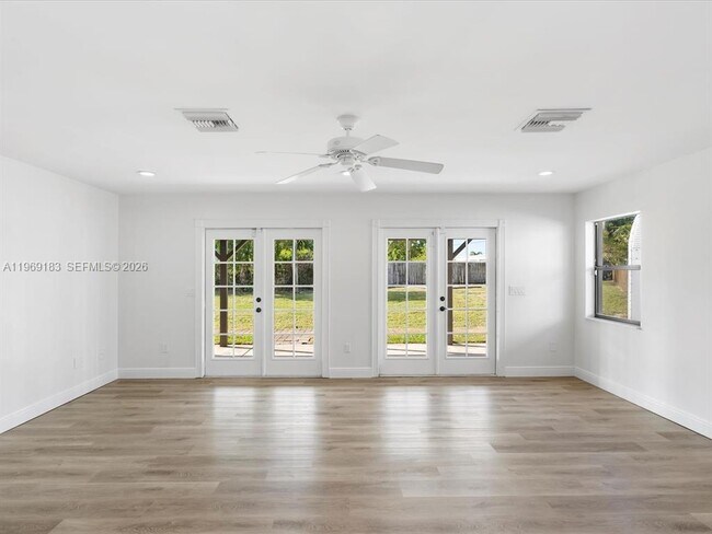 Building Photo - 8 SW 11th St