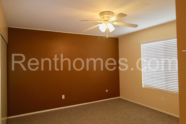 Building Photo - 11093 Madrigal St