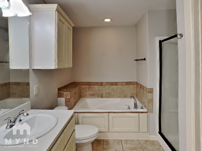 Building Photo - 460 Torino Pl