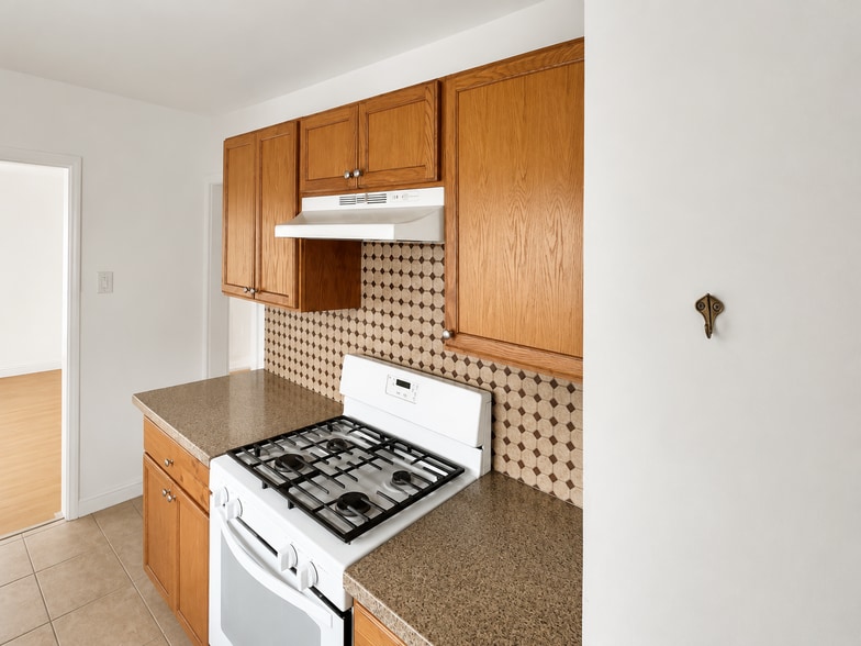 Building Photo - 2521 Hillcrest Dr