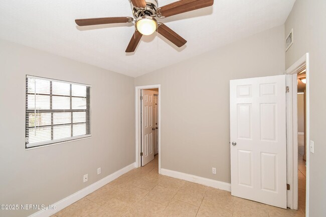 Building Photo - 7613 Crest Dr N