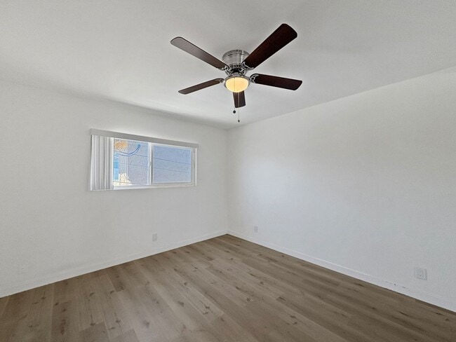 Building Photo - Bright & Modern 2B/1BA Upstairs Unit in th...