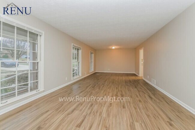 Building Photo - Now available 3 bedrooms 2 baths!