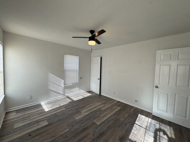 Building Photo - 134 Tarlton St