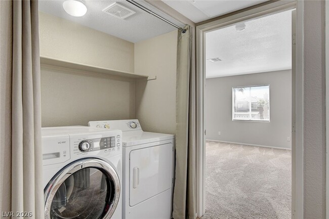 Building Photo - 2216 Benmore St