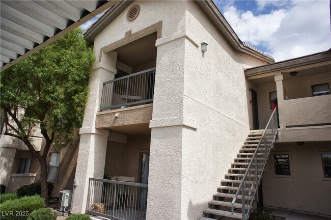 Building Photo - 8000 W Badura Ave