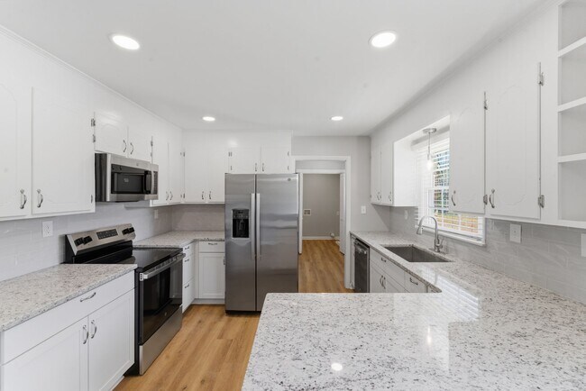 Building Photo - COMING SOON! Space, Comfort & Convenience – 3BR Home Near I-85 & Crowders Mountain