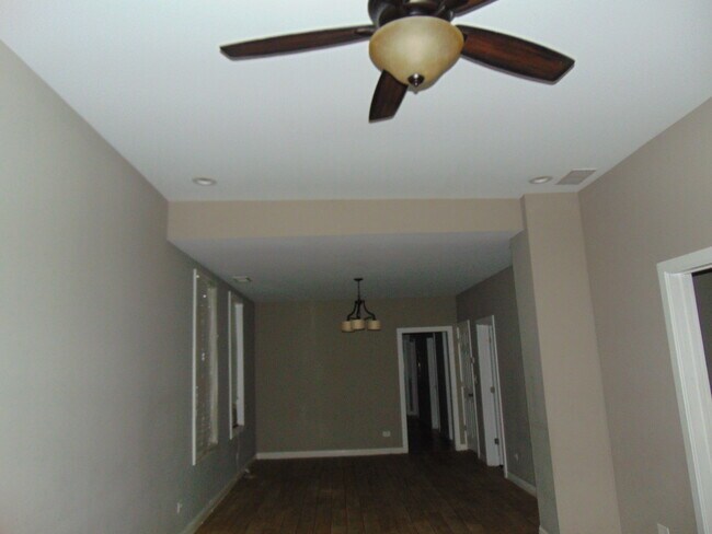 Building Photo - 5656 S May St